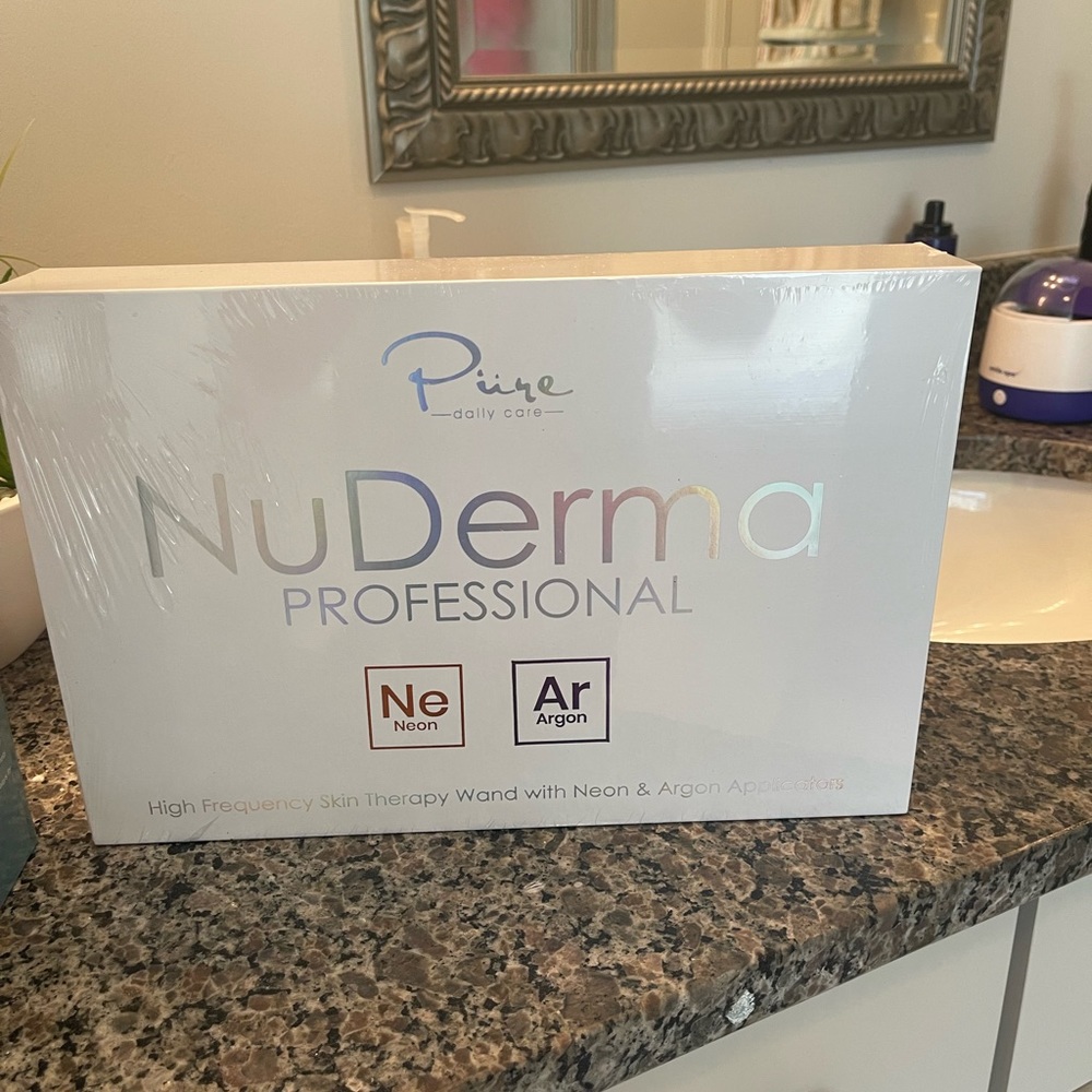 NuDerma professional skin therapy wand- new